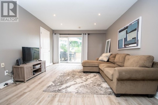 Living room - 16 - 72 Martin Road, Clarington, ON L1C3N3 Photo 5