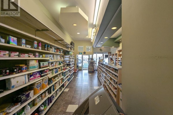 16 - 9100 Jane Street, Vaughan, ON L4K0A4 Photo 2