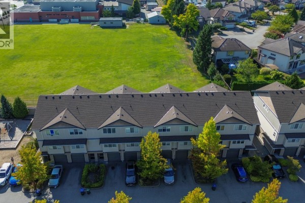 16 1268 Riverside Drive, Port Coquitlam, BC V3B0A8 Photo 2
