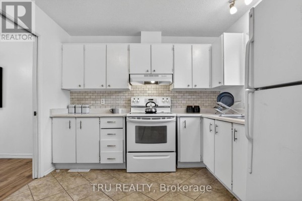 Kitchen - 16-164 Barrow Crescent, Ottawa, ON K2L2J1 Photo 5