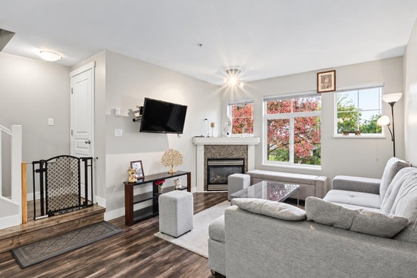 16 20771 Duncan Way, Langley, BC V3A9L4 Photo 3