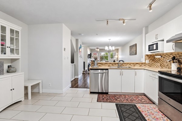 16 20771 Duncan Way, Langley, BC V3A9L4 Photo 5