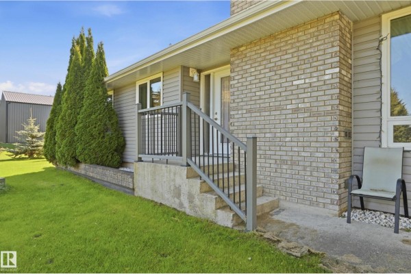 Family room - #16 52426 Range Road 265, Rural Parkland County, AB T7X3H2 Photo 4