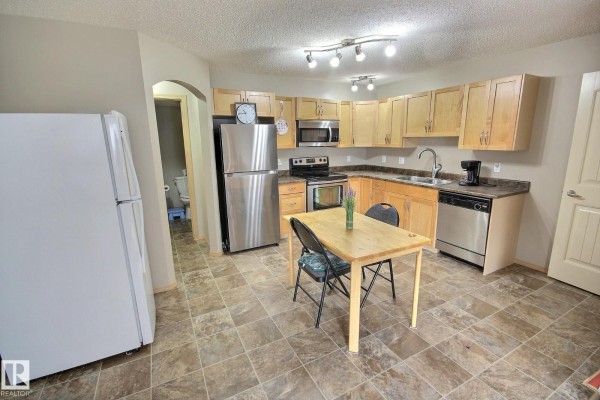 Primary Bedroom - #16 604 62 St Sw, Edmonton, AB T6X0K4 Photo 5