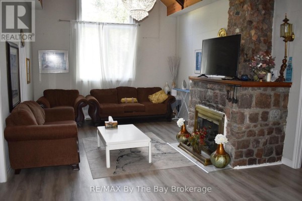 Family room - 16 Albert Street, Wasaga Beach, ON L9Z2M2 Photo 3