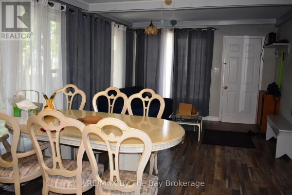Bedroom - 16 Albert Street, Wasaga Beach, ON L9Z2M2 Photo 4