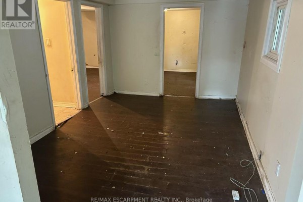 Primary Bedroom - 16 Albert Street, Welland, ON L3B4L2 Photo 4