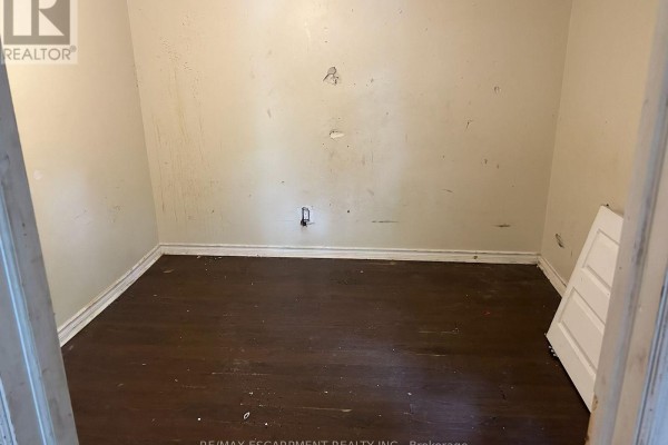 Laundry room - 16 Albert Street, Welland, ON L3B4L2 Photo 5
