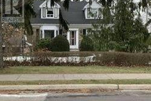 16 Anson Avenue, Toronto, ON M1M1X3 Photo 2