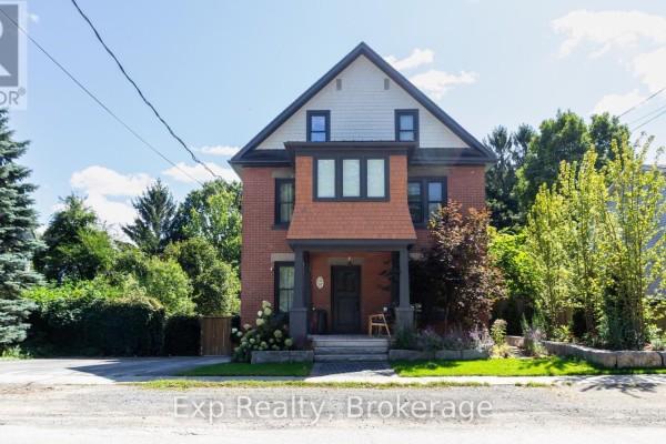 Kitchen - 16 Barker Street, Prince Edward County, ON K0K2T0 Photo 5