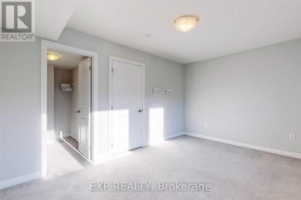 16 Caroline Carpenter Grove, Toronto, ON M3K0B1 Photo 4