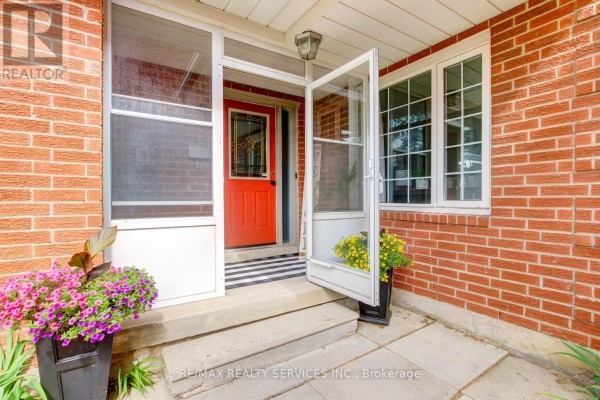 16 Cavalier Court, Brampton, ON, photo 3