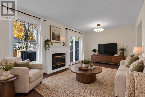 Living room - 16 Christie Crescent, Barrie, ON L4N4W8 Photo 4
