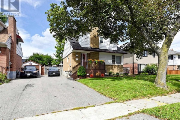 16 Clearbrooke Circle, Toronto, ON, photo 2