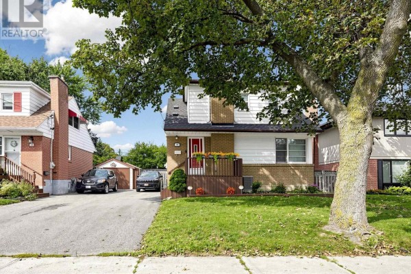 16 Clearbrooke Circle, Toronto, ON, photo 3