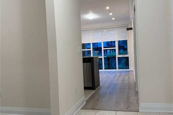 16 Concord Place Unit# 104, Grimsby, ON, photo 3