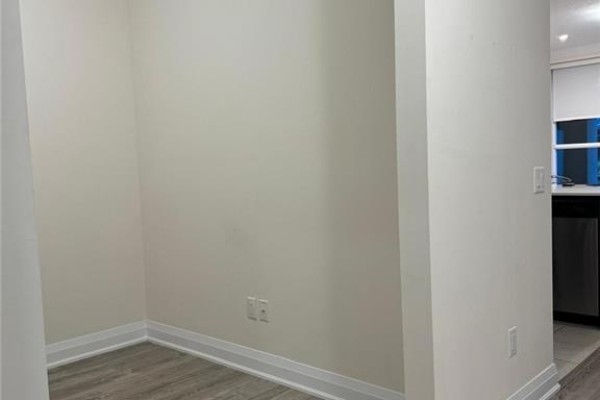 Living room/Dining room - 16 Concord Place Unit# 104, Grimsby, ON L3M0J1 Photo 4