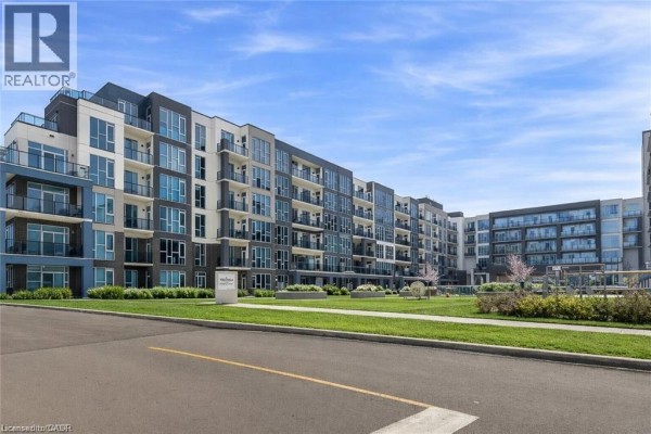 16 Concord Place Unit# 427, Grimsby