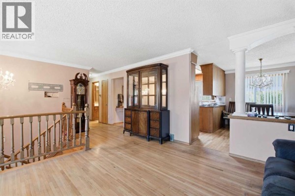Primary Bedroom - 16 Dalroy Crescent Nw, Calgary, AB T3A1G3 Photo 4