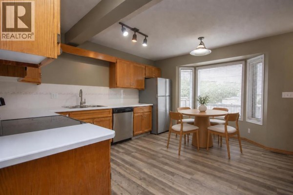 Dining room - 16 Davis Close, Red Deer, AB T4R2L4 Photo 3