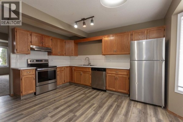 2pc Bathroom - 16 Davis Close, Red Deer, AB T4R2L4 Photo 4