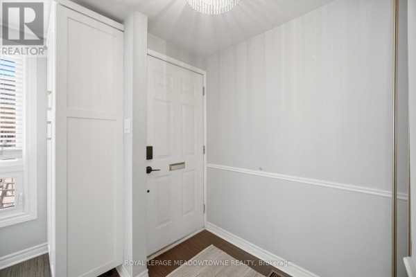 Family room - 16 Dutch Myrtle Way, Toronto, ON M3B3K8 Photo 5