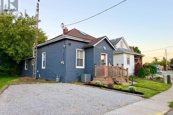 Living room - 16 East Street, St  Catharines, ON L2R3Y8 Photo 2