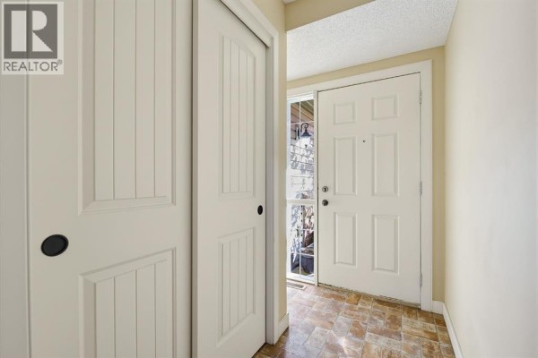 Laundry room - 16 Eversyde Park Sw, Calgary, AB T2Y5G8 Photo 5