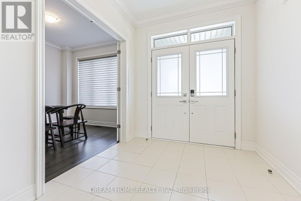Laundry room - 16 Fair Winds Lane, East Gwillimbury, ON L9N0V5 Photo 3