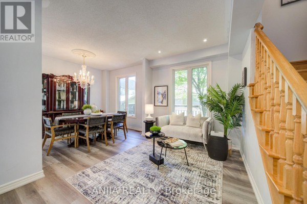 Living room - 16 Forest Manor Place, Markham, ON L6E1E7 Photo 5