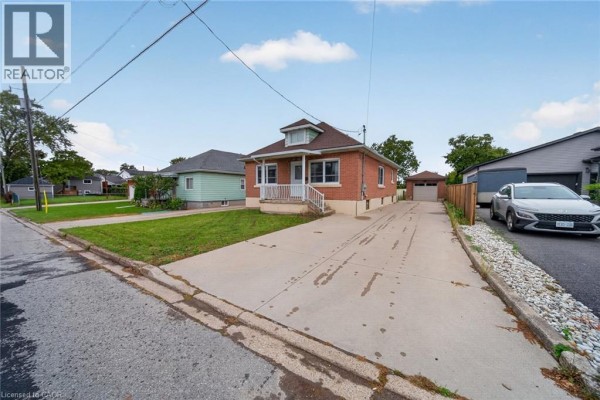 16 Garden Street, Thorold, ON L2V3J1 Photo 3