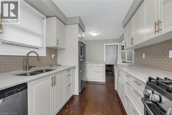 Mud room - 16 Glebe Court, Hamilton, ON L9C6B1 Photo 4