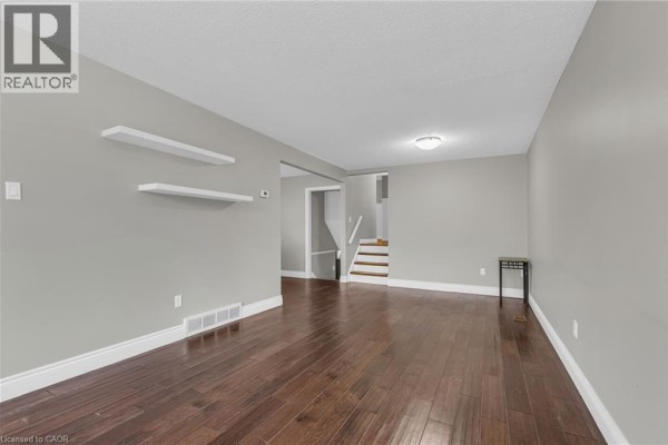 Family room - 16 Glebe Court, Hamilton, ON L9C6B1 Photo 5