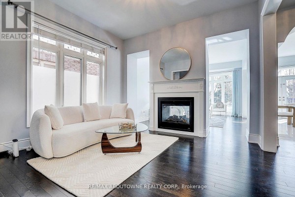Family room - 16 Gracedale Drive, Richmond Hill, ON L4C0Y3 Photo 4