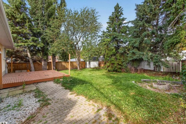 16 Greenwood Wy, Sherwood Park, AB, photo 2