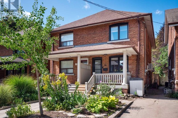 Living room - 16 Hector Avenue, Toronto, ON M6G3G3 Photo 2