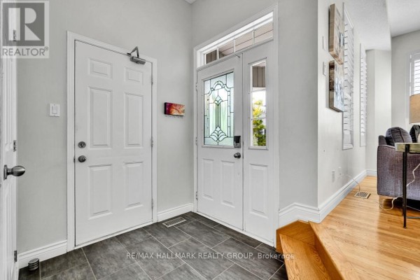 Kitchen - 16 Hemlo Crescent, Ottawa, ON K2T1C7 Photo 4