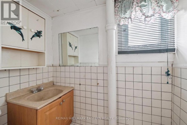 16 Holloway Street, Belleville, ON K8P1N6 Photo 4