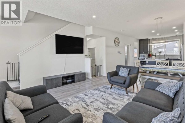 Living room - 16 Howse Crescent Ne, Calgary, AB T3P1L4 Photo 5