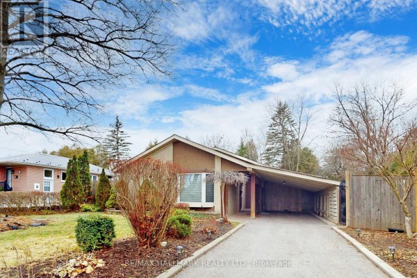 Residential for rent at 16 Knowles Crescent, Aurora, ON - MLS® V6QEOm