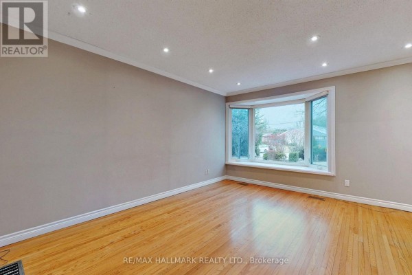 16 Knowles Crescent, Aurora, ON, photo 3