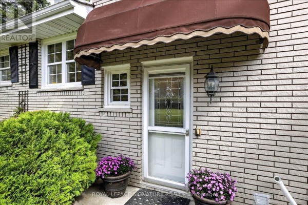 Kitchen - 16 Lawrence Street S, Kawartha Lakes, ON K9J6X3 Photo 4