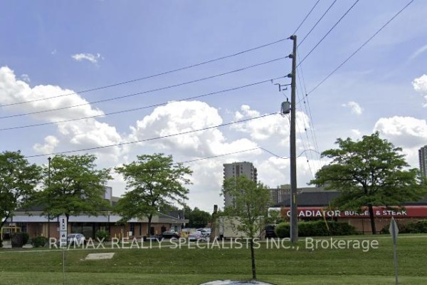 16 Lisa Street, Brampton, ON L6T5R2 Photo 3