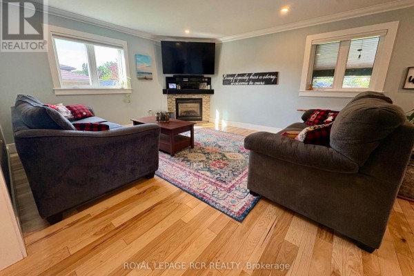 Living room - 16 Loree Drive, Adjala Tosorontio, ON L0M1J0 Photo 5