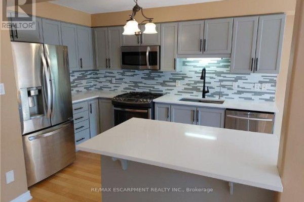 Kitchen - 16 Magnificent Way, Hamilton, ON L0R1C0 Photo 2