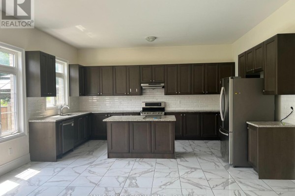 Kitchen - 16 Malaspina Close, Brampton, ON L6Y6E2 Photo 3