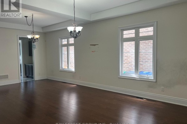 Living room - 16 Malaspina Close, Brampton, ON L6Y6E2 Photo 4