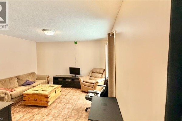 16 Marshall Street, Waterloo, ON, photo 3