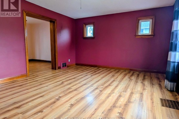 Living room - 16 Mercia Street, Quinte West, ON K8V2P3 Photo 4