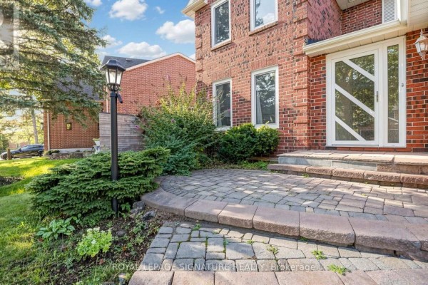 Family room - 16 Meyer Circle, Markham, ON L3P4C2 Photo 3